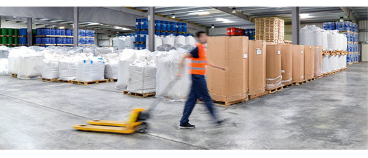 Transport bulk bags to the discharging station with a pallet jack
