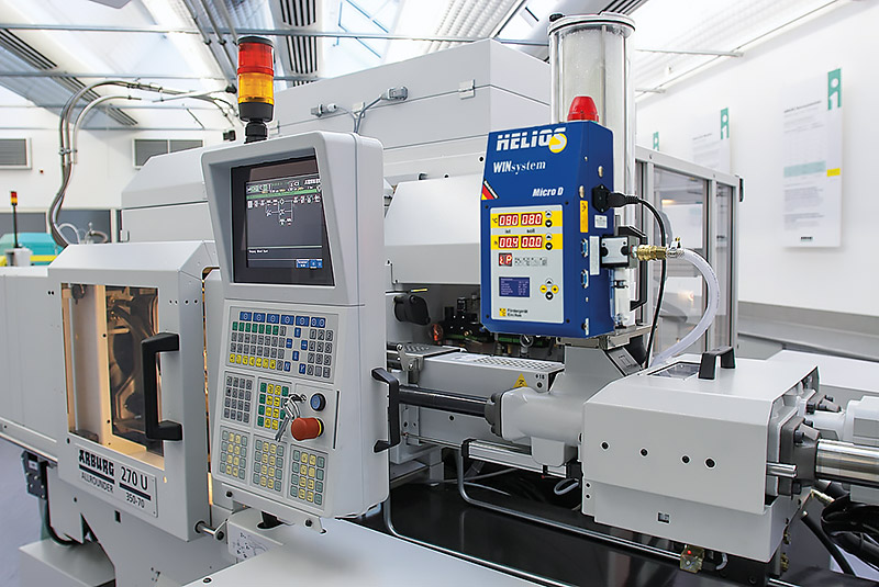 jetboxx® mini plastic pellet dryer in application on injection moulding machine